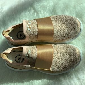 APL TECHLOOM BLISS BRAND NEW SIZE 7 NEVER WORN!